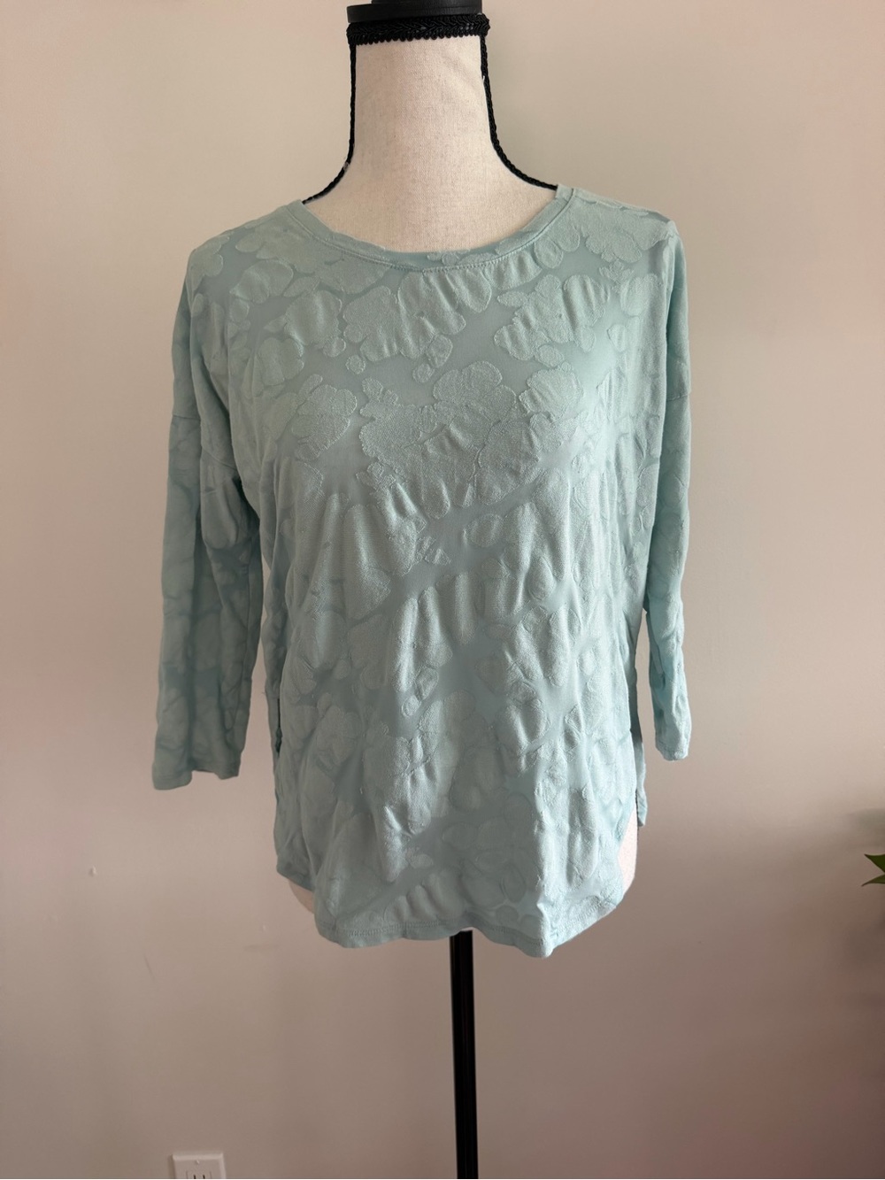 Babaton Aritzia Light Blue Quarter Length Sleeve
